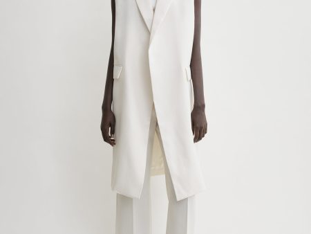 Sleeveless grain de poudre coat off white For Sale